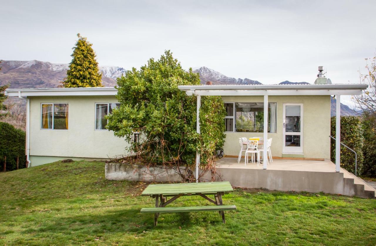 Retro With A View Villa Wanaka Exterior photo